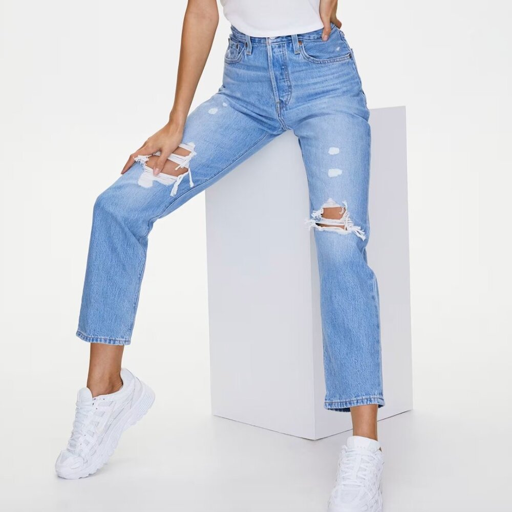 **SOLD** Levi's 501 Crop Premium Jeans